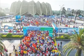 2025海口万人健步大会举办图片
