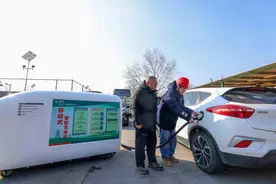 北京：“汽车充电宝”落户高速服务区图片