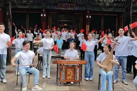 “唱支山歌给党听”主题快闪声动颐和园图片