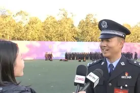 警犬与“机器狗”协同作战 个个有绝活！直击现场→图片