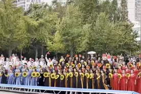 青岛市大型群众合唱展演启幕，唱响祝福祖国的赞歌图片