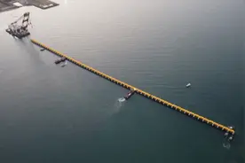 世界直径最大海底HDPE管道成功出运安装 中资企业不断创造大直径柔性管道安装世界纪录图片