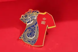 国足官方发售世预赛纪念徽章，限量700枚图片