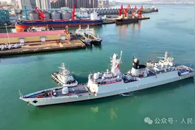 完成“北部·联合-2024”演习的中俄海军舰艇编队抵达青岛某军港图片