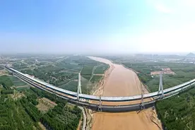 G104京岚线济南黄河公路大桥主桥开始收尾图片