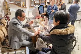 立冬开炉，药香扑鼻！养生季拉开序幕，上海各家中医医院架起紫铜锅现场熬膏图片