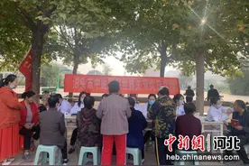 河北泊头开展义诊活动 关注全民健康图片