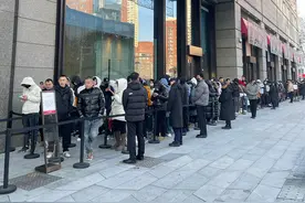 情人节，谁在老铺黄金排大队？图片