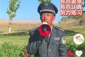 长治湿地公园“花田保安”因配合游客拍照被队长批评？园方和安保公司：没听说图片