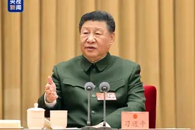 习近平出席解放军和武警部队代表团全体会议图片