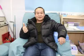 蛇年献血第一人谷争伟：希望远方的游子回咸阳探亲时奉献一次爱心图片