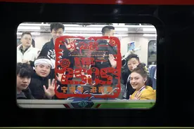 “一路欢歌一路情”中老铁路“跨国春运”上演精彩“跨国春晚”图片