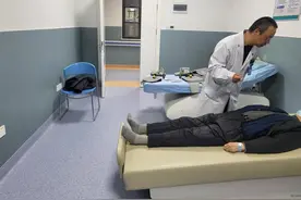 八旬爹爹卧床体能差，心脏康复治疗帮助老人恢复正常图片
