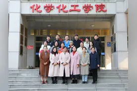 铿锵玫瑰 “她力量”绽放女性新风采——济南大学化学工程系获全国三八红旗集体荣誉称号图片