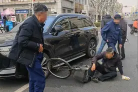 骑车人穿马路与机动车相撞受伤 警方提醒：骑车横过道路需推行图片
