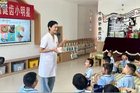 “小小童心 让微笑闪耀世界”第十七届“健齿小明星”大赛走进蔚蓝泰颐新城幼儿园图片