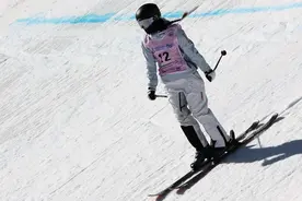 单板及自由式滑雪大跳台世界杯开赛图片