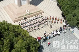 在红色经典中重温历史 百余名儿童用一场音乐会缅怀先烈图片