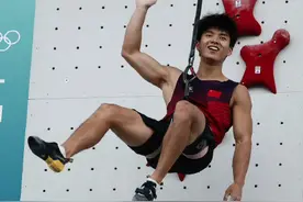 伍鹏男子速度攀岩摘银图片