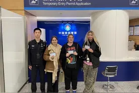 过境免签政策全面放宽优化，成都航空口岸迎来首批入境旅客图片