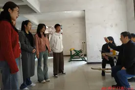 图说|老艺人热心京剧传承图片