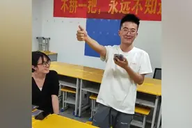 男生复读一年高考成绩涨380分，老师：每次下课他都在问问题视频封面