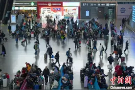 西南铁路清明假期预计发送旅客820万人次图片