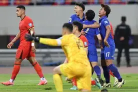 国足平泰国拜合拉木首秀救主，小组最后一轮定乾坤图片