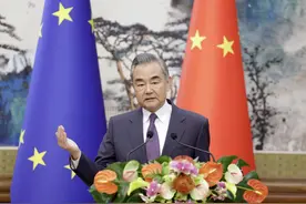 王毅：在巴勒斯坦问题上，中方站在和平一边、站在人类良知一边图片