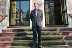 驻外移民管理警察：无论身在何处，心与祖国同在图片