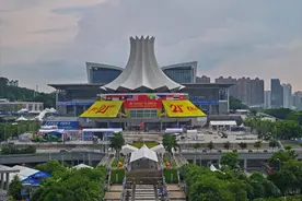 天空之眼瞰祖国——南宁：秋来绿亦盛 宾至城更辉图片