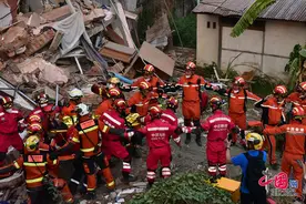 缅甸地震120小时后中国救援队伍再救出1人图片
