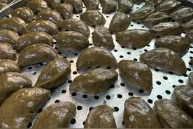 一口火草粑，留住人间乡愁味图片