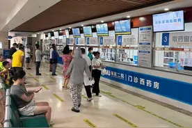 台风后的首个工作日，医院正常接诊患者有序就医图片