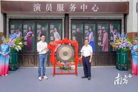 大型实景沉浸式互动演艺秀《潜伏·古墟1938》敲锣开机图片