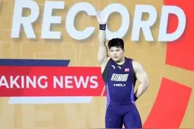 全力备战巴黎奥运会︱举重世界杯刘焕华刷新两项世界纪录夺冠图片