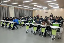 滨州职业学院举办“琴湖”网络安全法治教育讲堂图片