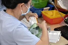 深圳首例使用！港大深圳医院引进全球首款双重机制的抗骨质疏松药图片