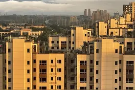 顶楼好不好？我哥们买了顶楼，入住有两年多，来听听他说的大实话图片