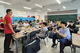 直击青岛昌乐二中高级中学2024届毕业生暖心离校瞬间图片