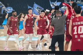 北京105-101广东豪取开季6连胜，陈盈骏18+12，徐杰7+14图片