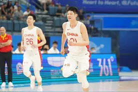 面对“最熟悉的陌生人”，中国男篮打出一场大胜，挺进四强图片
