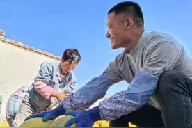 石榴花开别样红丨瓜农马海博有一群苗族兄弟图片