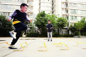 西安兴起"外卖式"体育课 教练携器材上门教体能图片