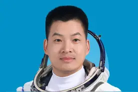 航天员李广苏：想替孩子看一看天上的星星会不会眨眼图片