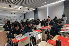 浓浓年味情，学生送福字丨乐游虹口中国年图片