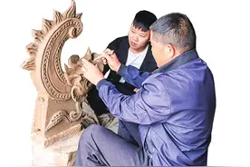 一团泥巴变身屋顶脊兽图片