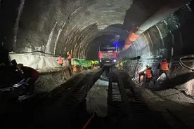 都四山地轨道交通项目重点工程箭竹隧道贯通图片