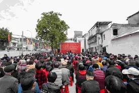 中国好人、广东省道德模范陈振勇携手热心人士为家乡群众送“新春大礼包”图片