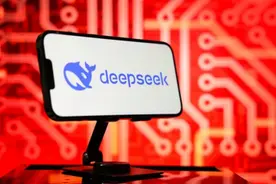 “牵手”端侧，DeepSeek推动AI“个人化”图片